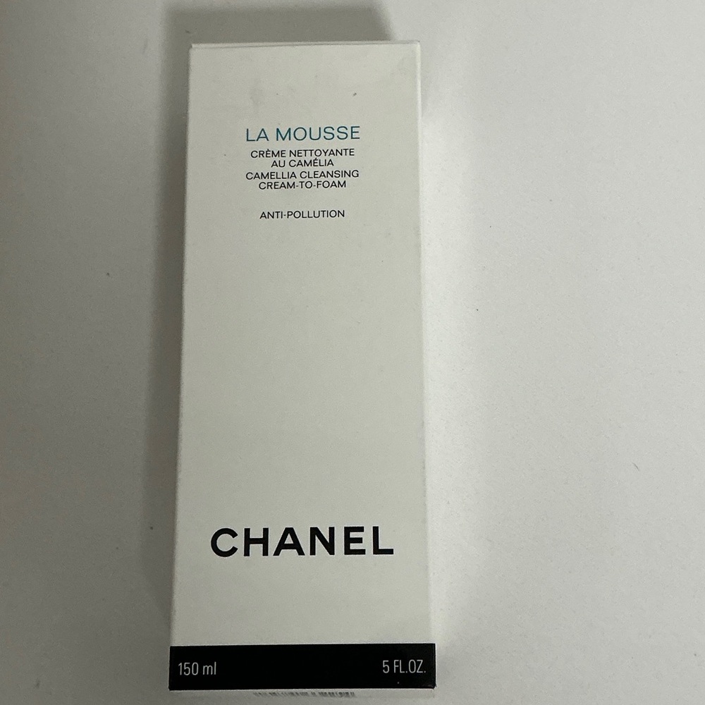CHANEL La Mousse Anti-Pollution Cleanser - White